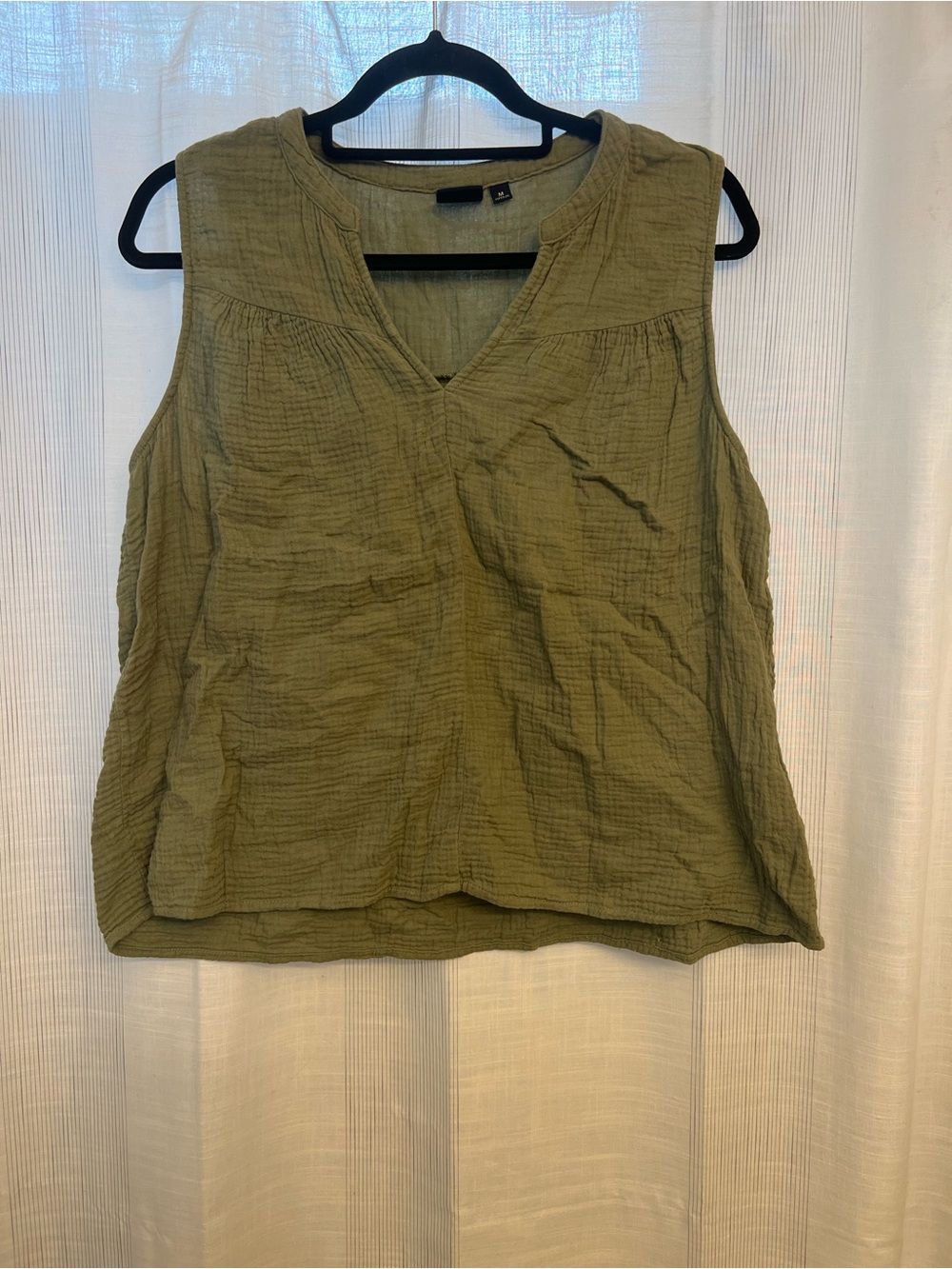 Really cute olive green Gap tank! Great for the office with a boho touch